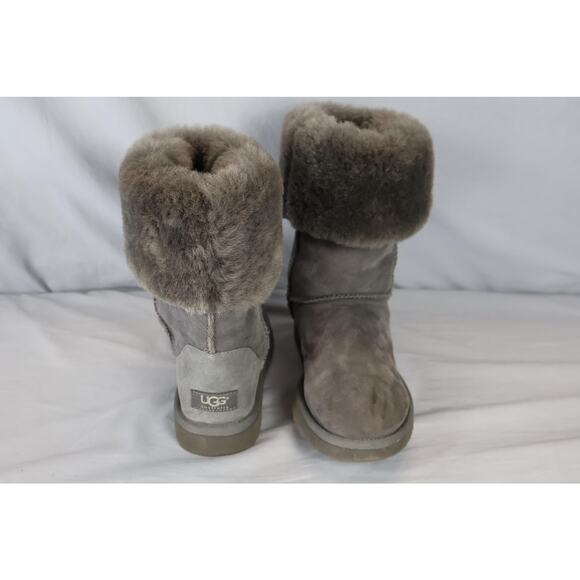 UGG Classic Short Boots Womens Size 7 Sheepskin Suede Winter 5815 Warm Cozy Shoe - Picture 2 of 10